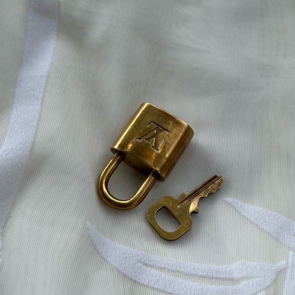 Louis Vuitton Brass Lock and Key 321 - Picture 8 of 16
